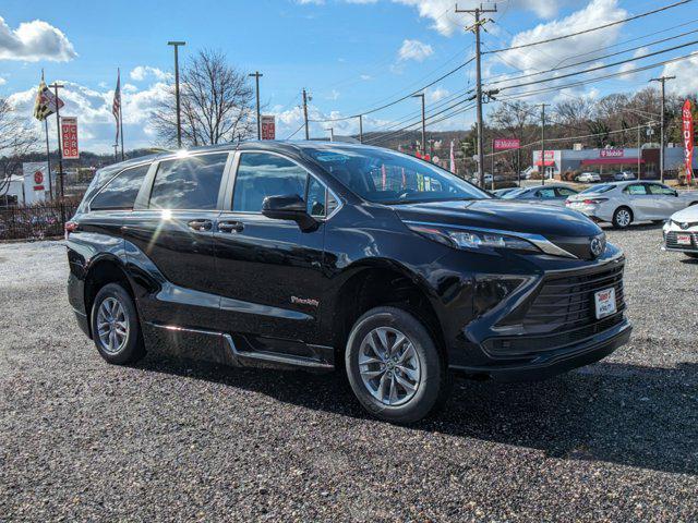 2024 toyota sienna le