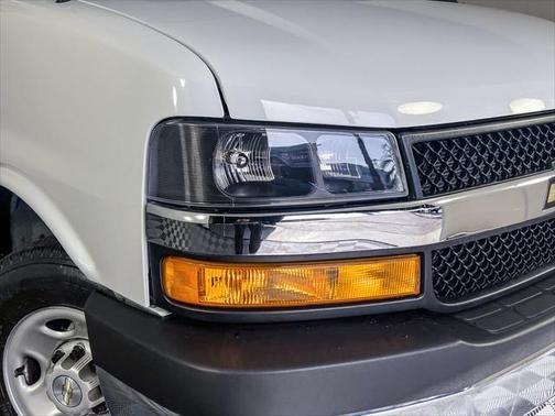 2022 chevrolet express 2500