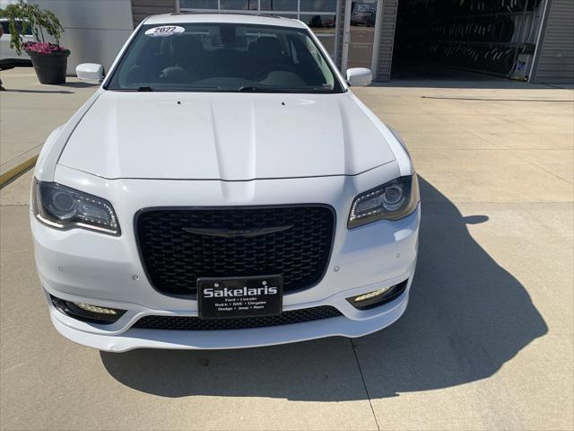 2022 chrysler 300 touring
