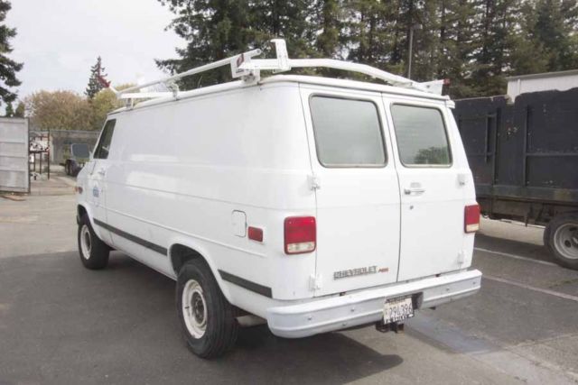 1993 chevy van 30 83k miles, abs, weatherguard ladder rack,cargo cage,boxes