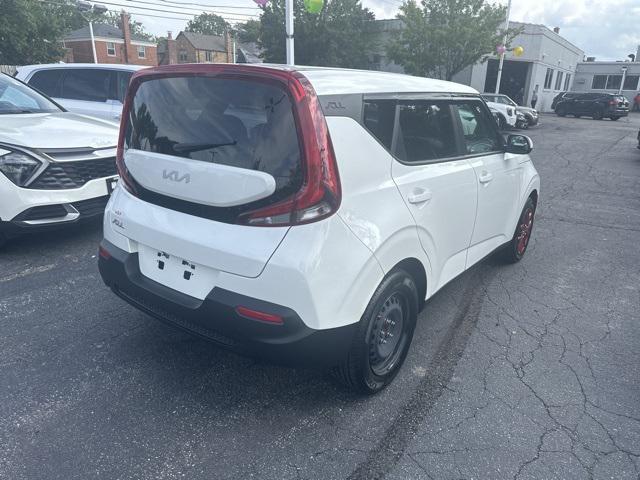 2022 kia soul lx