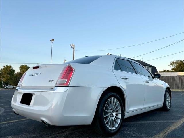 2013 chrysler 300 base