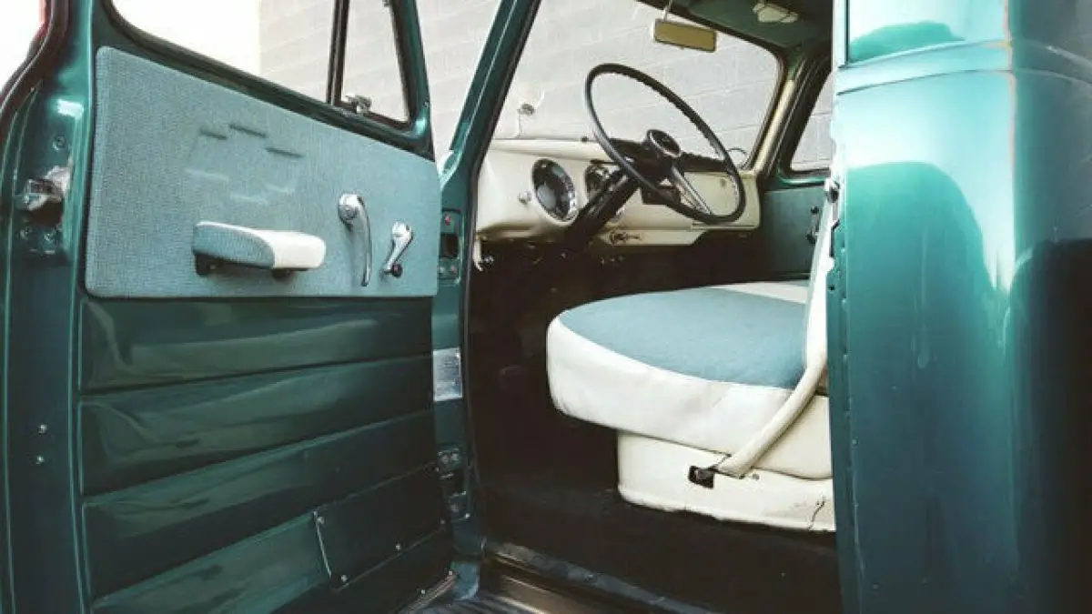 clean straight truck