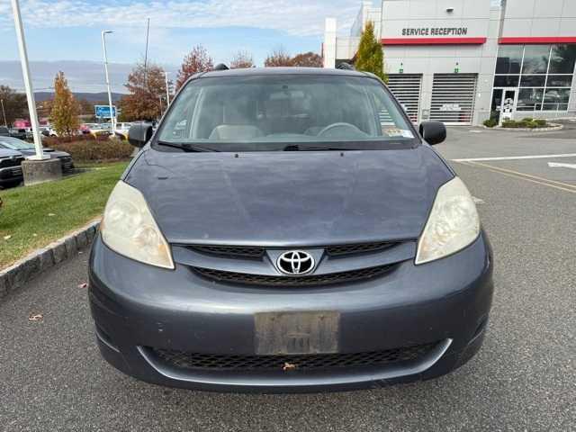 2010 toyota sienna le