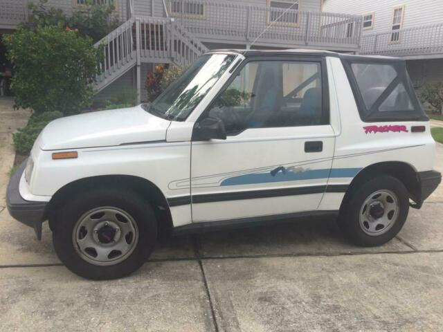 1993 chevrolet geo tracker (unique beach car)
