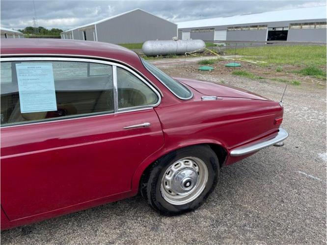 1978 jaguar xj in staunton, illinois