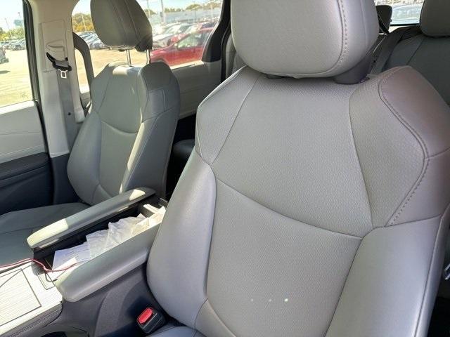 2022 toyota sienna xle