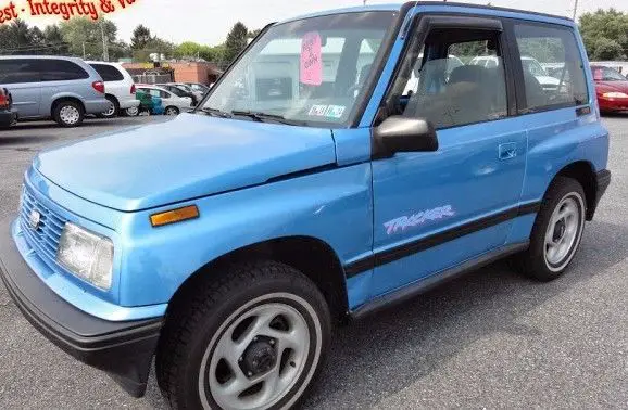 1994 geo tracker (2-dr hard top, auto, 4x4, low miles!)