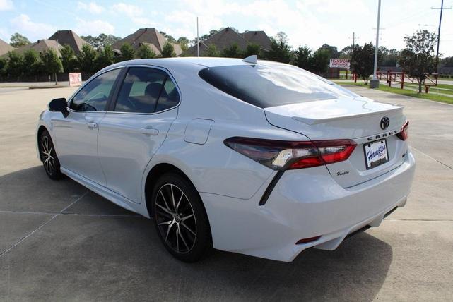 2023 toyota camry se