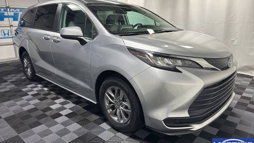 2022 toyota sienna le 8-passenger