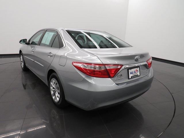 2016 toyota camry le