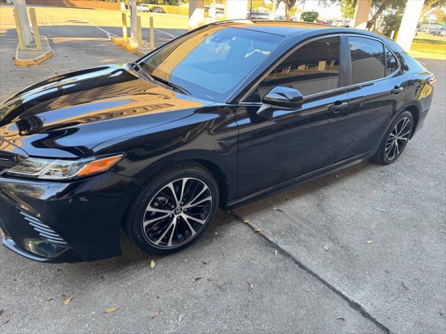 2020 toyota camry se