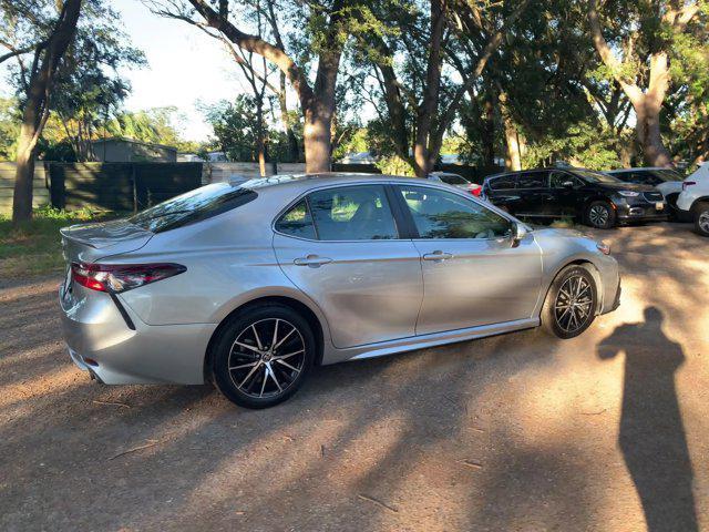 2022 toyota camry se