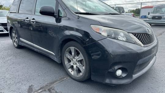 2014 toyota sienna se 8-passenger