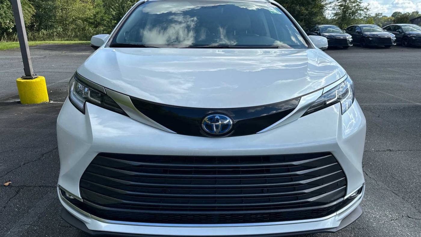 2023 toyota sienna limited 7-passenger