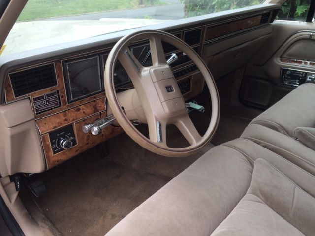 1987 lincoln town car 4 door signature series