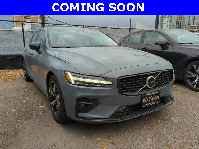 2024 volvo s60 b5 core dark theme