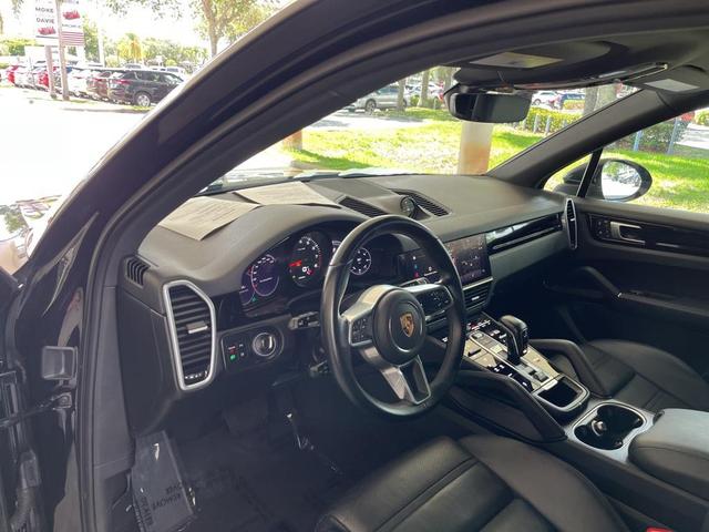 2022 porsche cayenne base