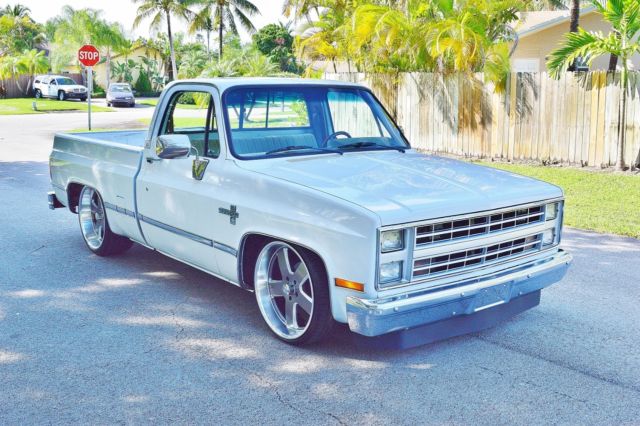 chevy silverado short and wide (( bad ass )) gmc
