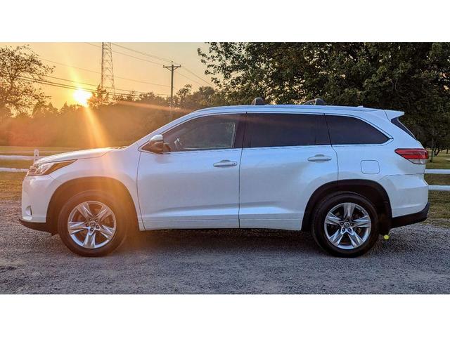 2017 toyota highlander limited