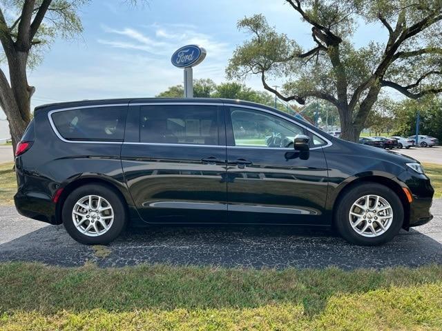 2023 chrysler pacifica touring-l