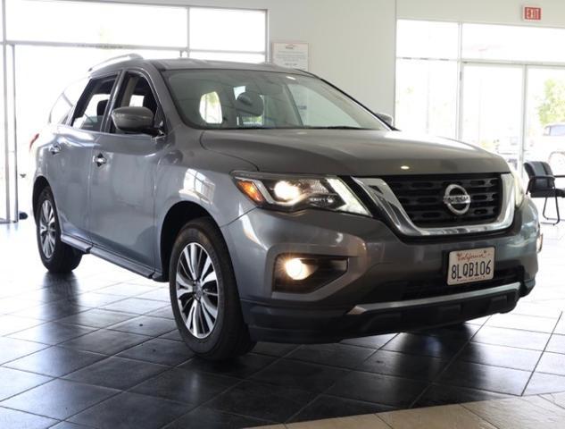 2020 nissan pathfinder sv