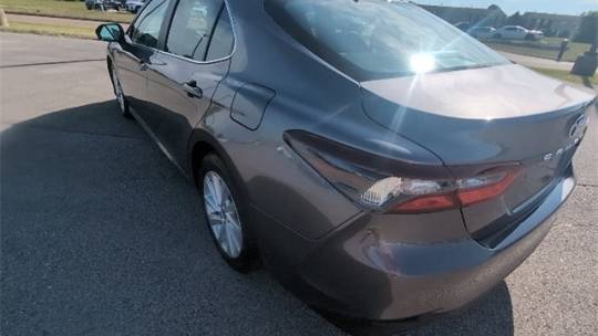 2021 toyota camry le