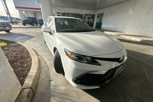 2022 toyota camry le