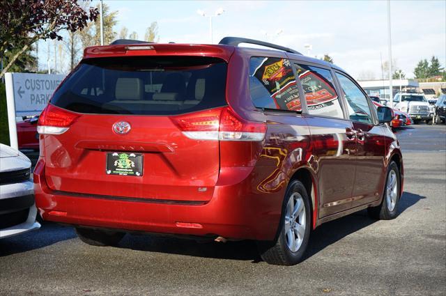 2011 toyota sienna le