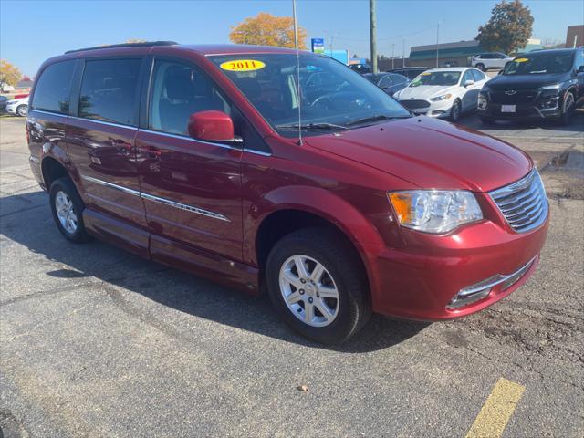 2011 chrysler town & country touring