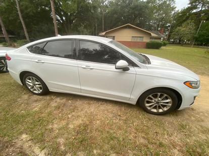 2019 ford fusion se