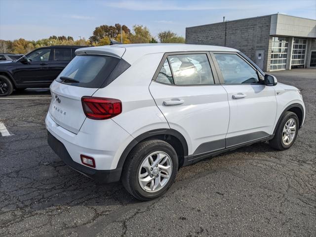 2022 hyundai venue se