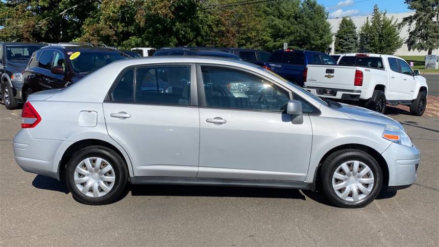 2011 nissan versa