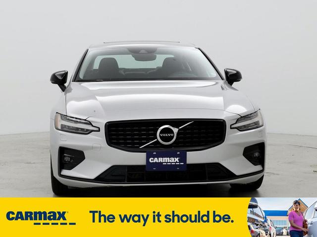 2022 volvo s60 b5 momentum