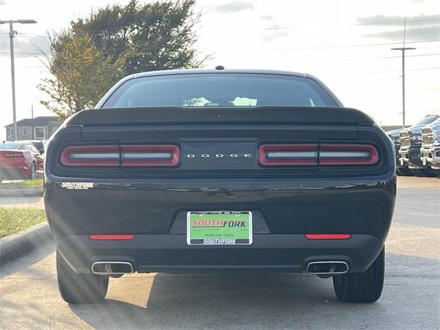 2023 dodge challenger sxt