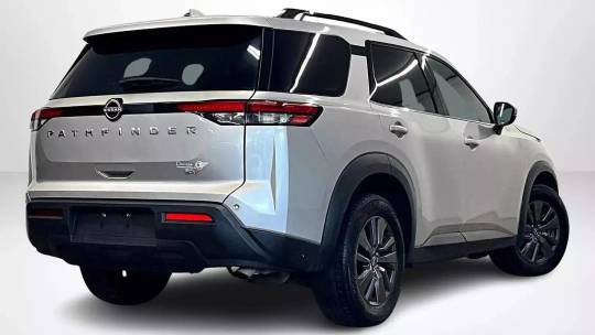 2022 Nissan Pathfinder sv