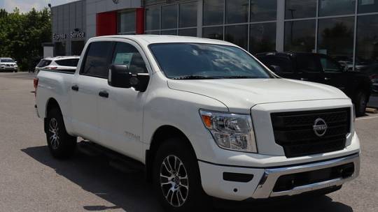 2024 Nissan Titan sv