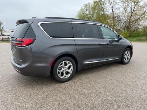 2022 chrysler pacifica limited in mayfair, illinois