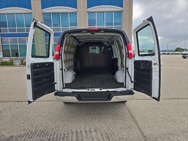 2022 gmc savana 2500 work van