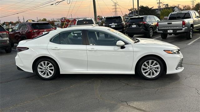2023 toyota camry le