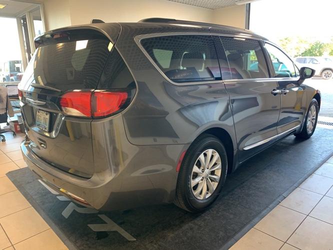 certified 2017 chrysler pacifica touring-l louisville, ky 40216 for sale in louisville, kentucky