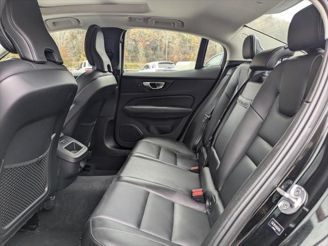 2024 volvo s60 b5 core dark theme