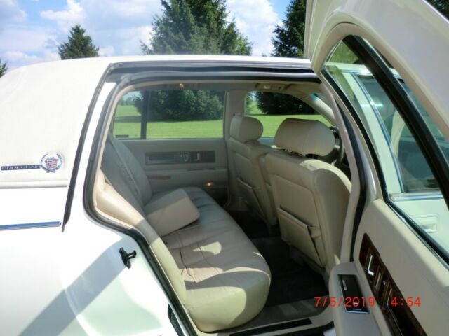 1994 cadillac fleetwood brougham: 5.7l v8 with only 36k miles! loaded beauty!!