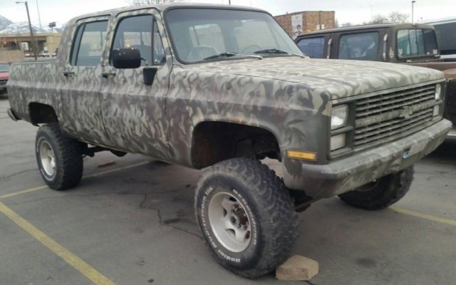 1983 chevrolet suburban avalanche w/working tailgate hunting & camouflage paint