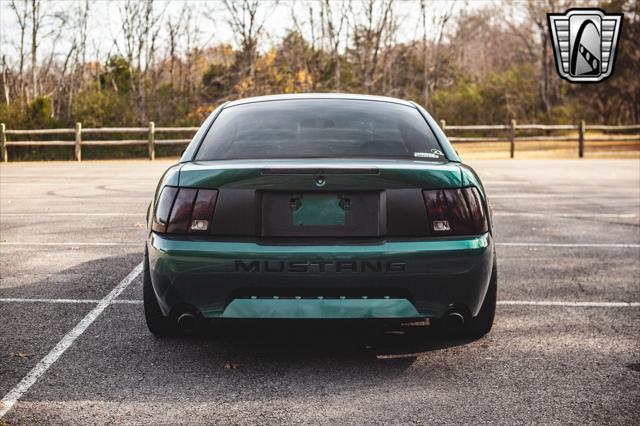 2001 ford mustang base