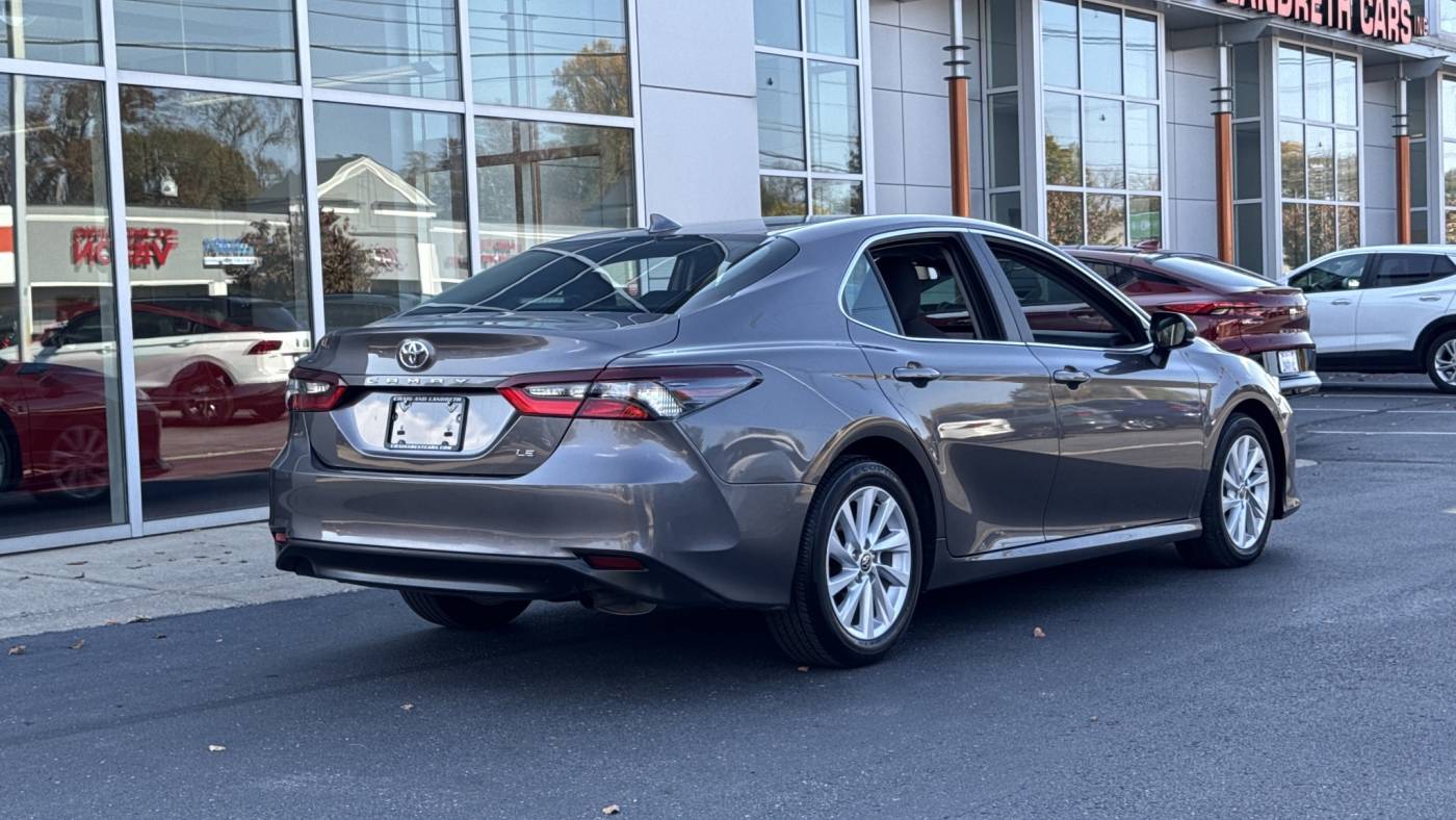 2024 toyota camry le