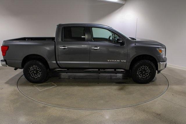 2019 nissan titan sv