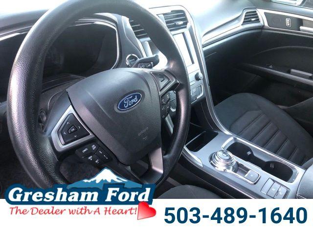 2019 ford fusion se