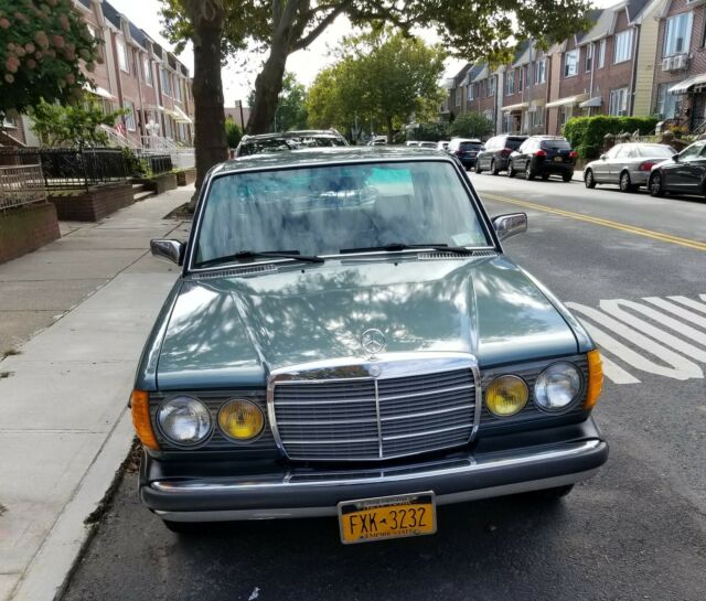 1982 mercedes benz 300d series in excellent condition!