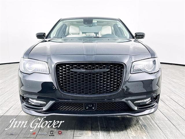 2023 chrysler 300 touring l